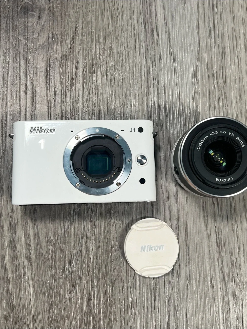 Nikon 1 J1 10.1 MP Digital Camera White Nikkor VR Lens 10-30 Bundle Broken Lens